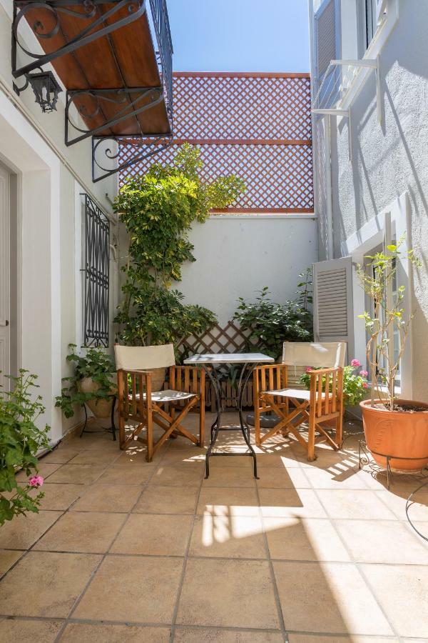 Guesthouse Niriides Spetses Town Exterior photo